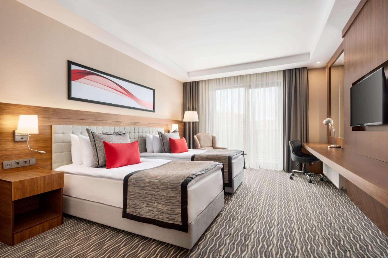 Hotel Ramada By Wyndham Nigde Exteriér fotografie