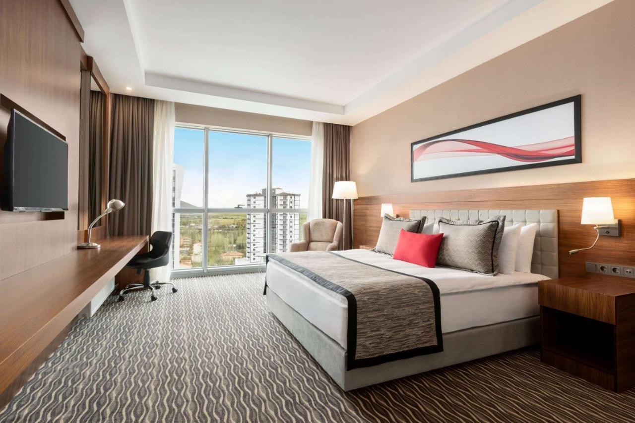 Hotel Ramada By Wyndham Nigde Exteriér fotografie