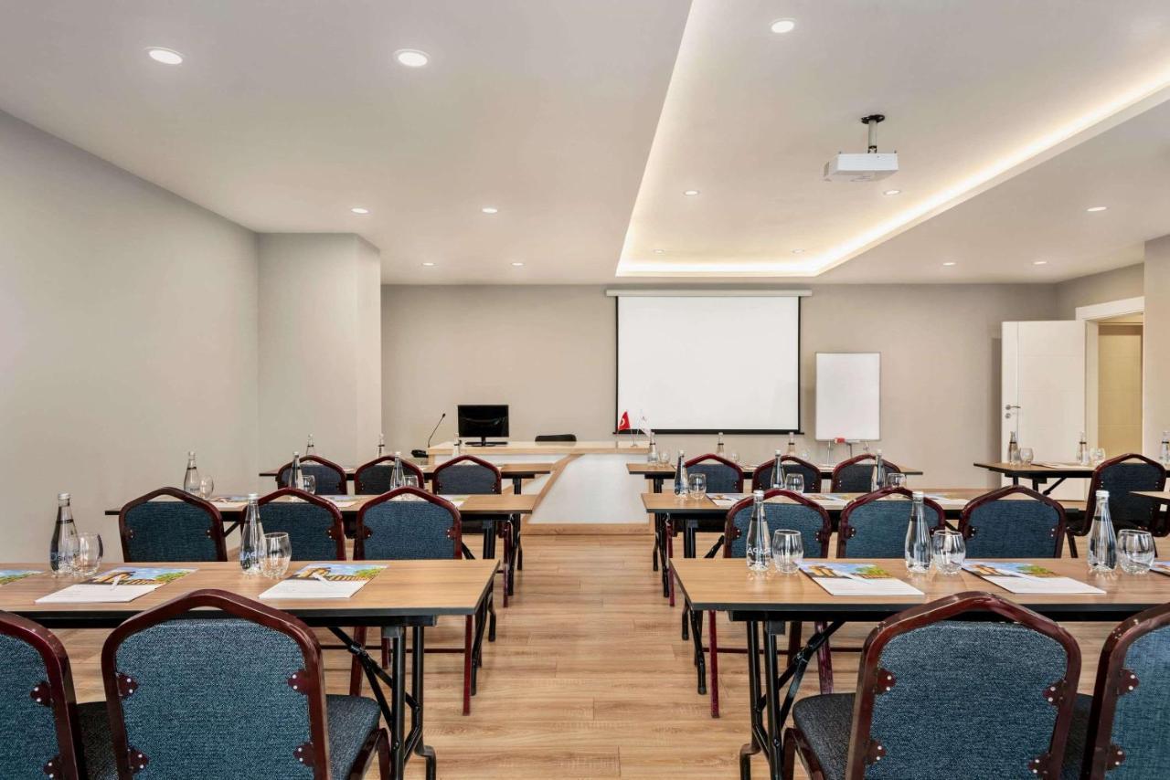 Hotel Ramada By Wyndham Nigde Exteriér fotografie