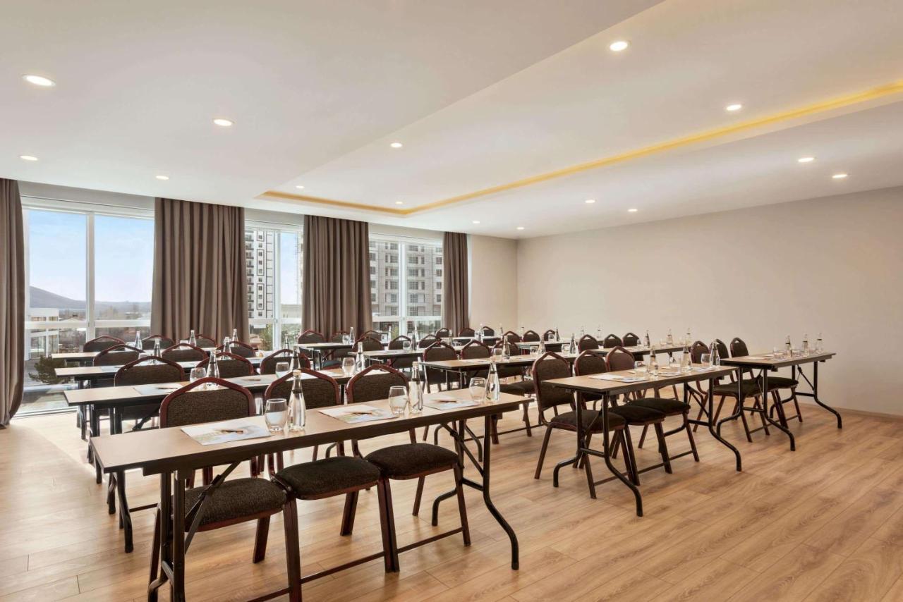 Hotel Ramada By Wyndham Nigde Exteriér fotografie