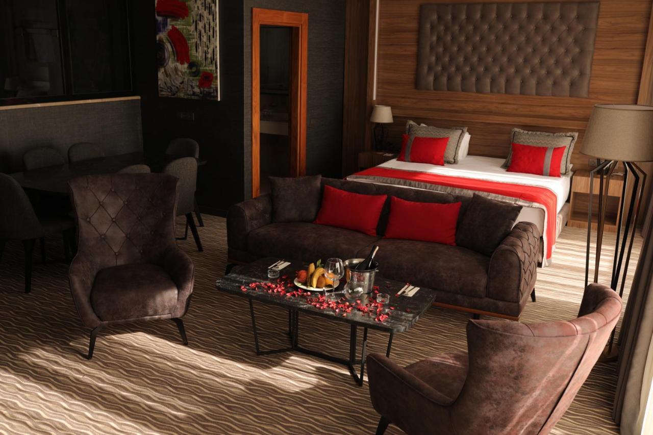 Hotel Ramada By Wyndham Nigde Exteriér fotografie