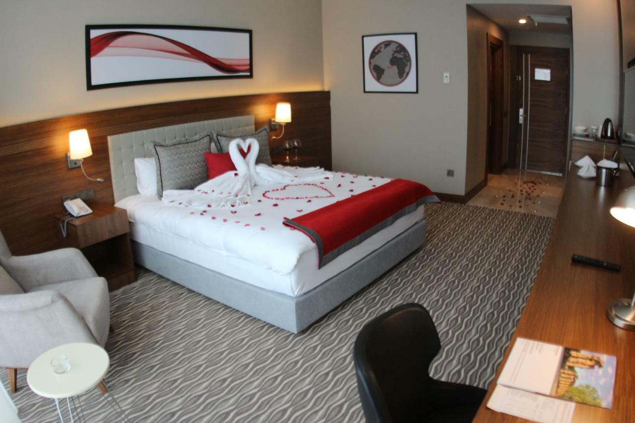 Hotel Ramada By Wyndham Nigde Exteriér fotografie