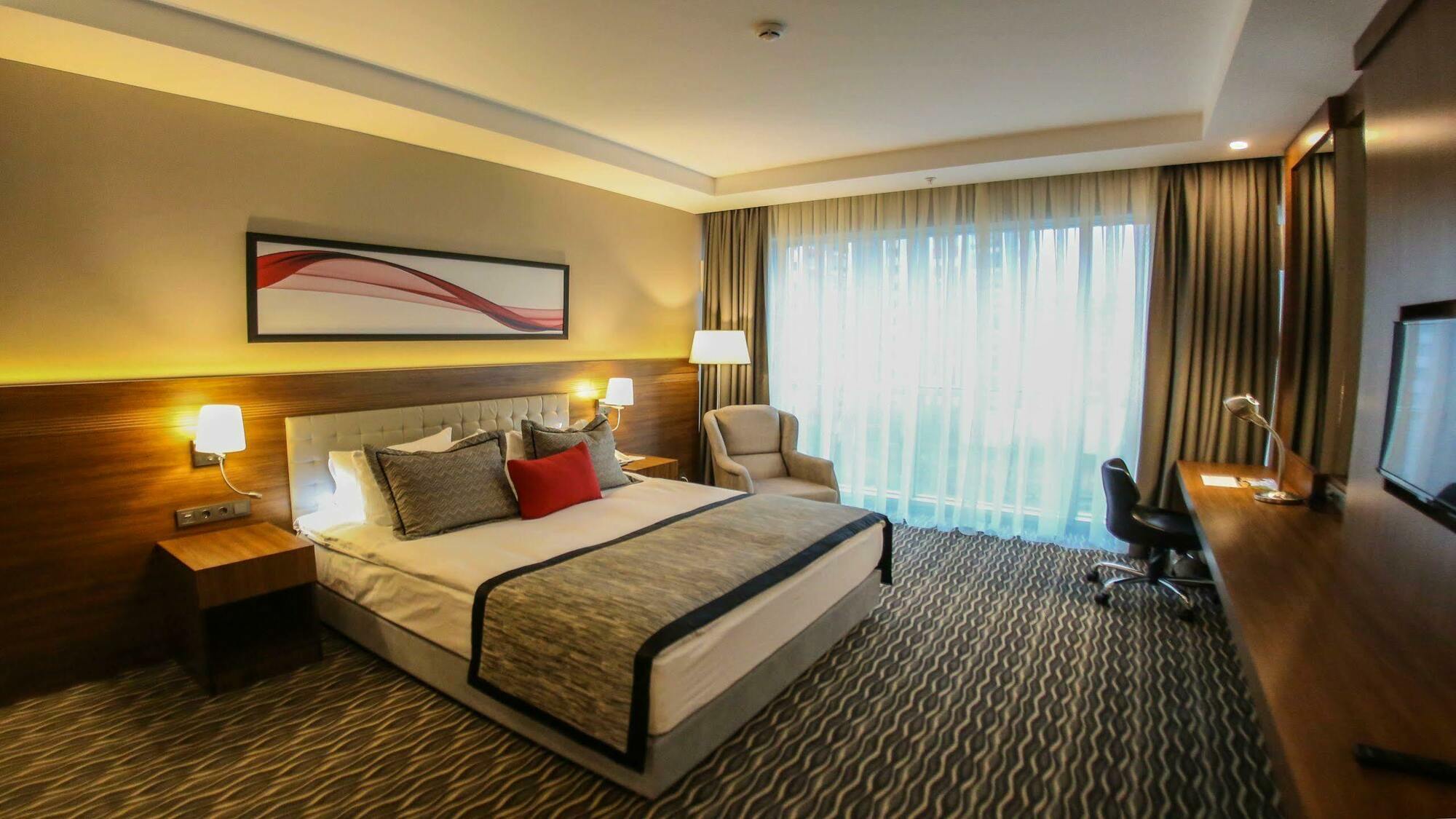 Hotel Ramada By Wyndham Nigde Exteriér fotografie