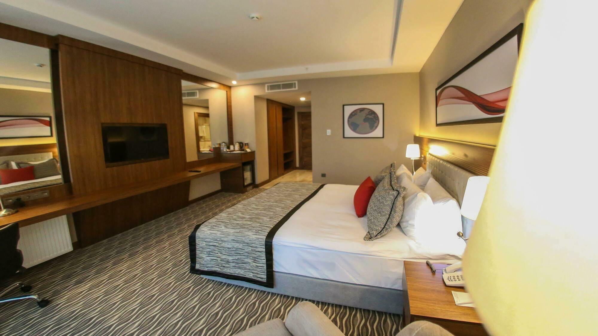 Hotel Ramada By Wyndham Nigde Exteriér fotografie